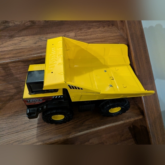 Tonka Steel Classics Dump Truck - Yellow and Black Large 17" - Picture 14 of 14